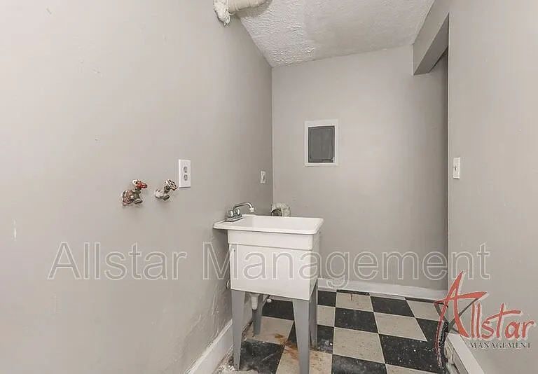 1323 Massachusetts Ave — Photo 18