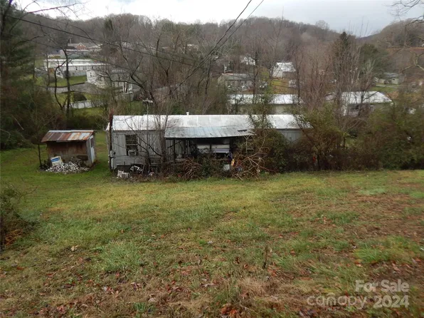 3 Patrick Dr, Waynesville, NC 28786