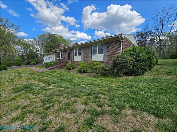 3rd image of 4836 Blackstone Rd