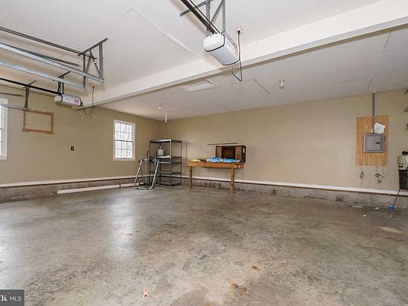 3rd image of 152 Rose Valley Dr