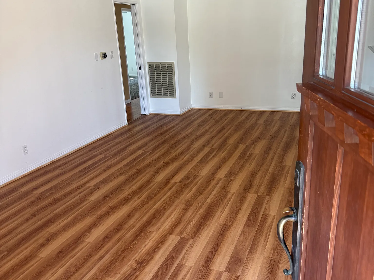 5 bed, 2680 sqft, $7,125 — Photo 2