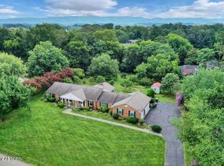 828 N Briarcliff Cir, Maryville, TN 37803