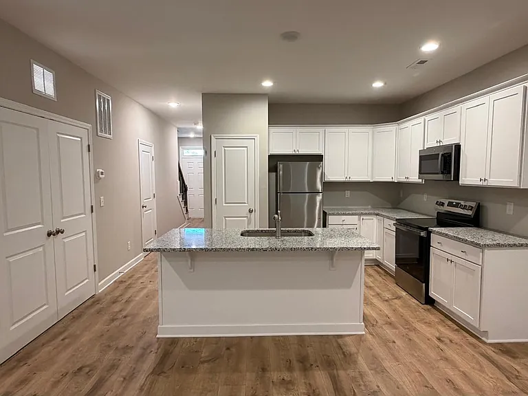 211 Jackson St #211 — Photo 14