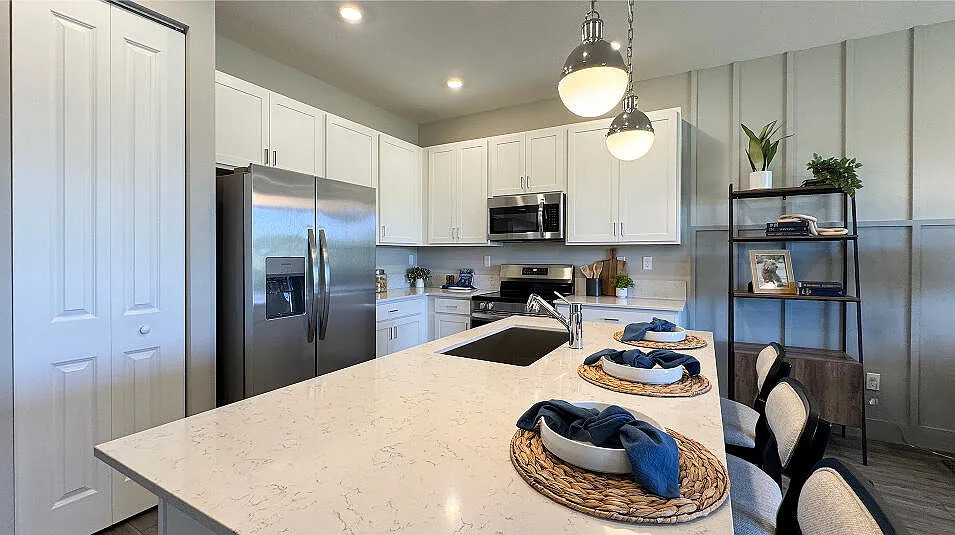 3 bed, 1436 sqft, $2,200 — Photo 3