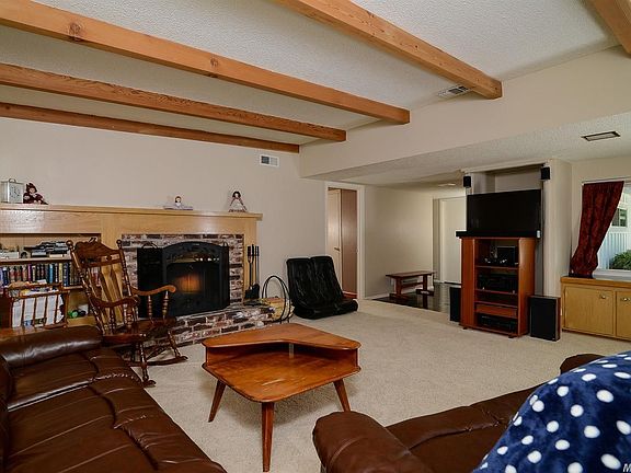 4th image of 1304 Topaz Way
