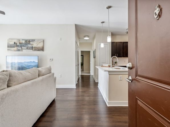 2019 Barclay Pl #11-104