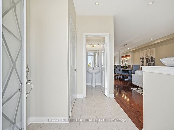 3rd image of 8900 Bathurst St #37