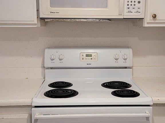 3rd image of 838 Sparrow Ln