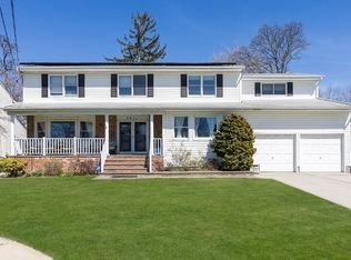 2611 Bonnie Ct, Merrick, NY 11566