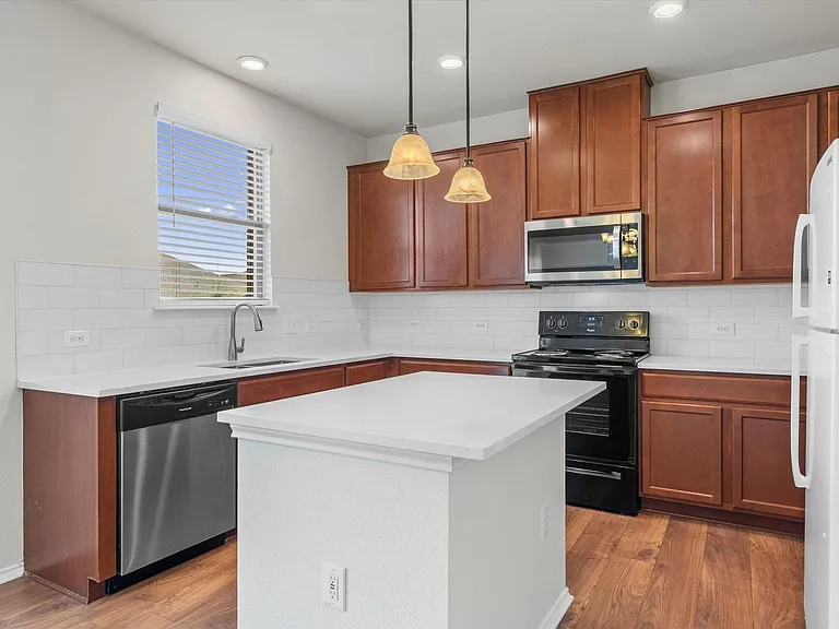 7604 Knockfin Dr — Photo 11