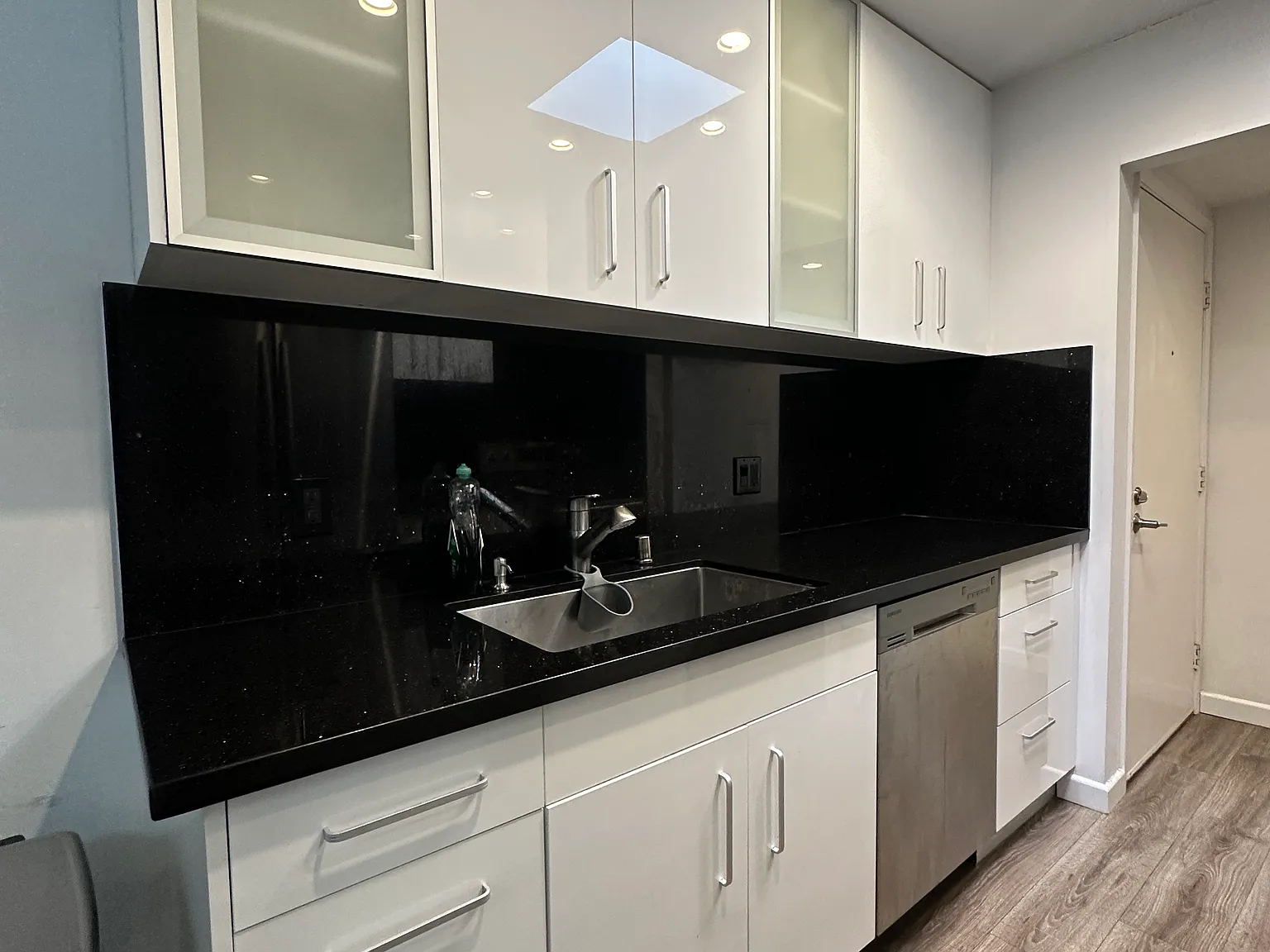 2 bed, 1158 sqft, $4,500 — Photo 2