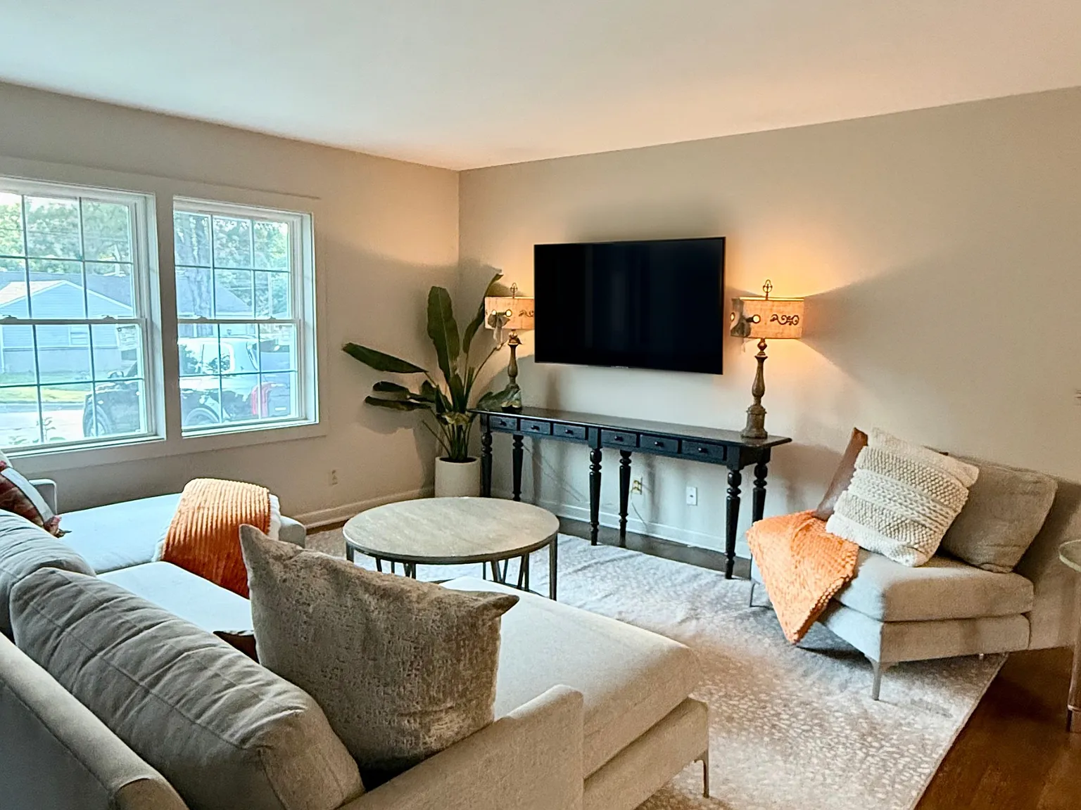 4 bed, 2.5 bath, 1728 sqft, $4,999 — Photo 3