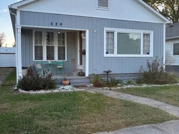 526 E Smith St, Benton, IL 62812