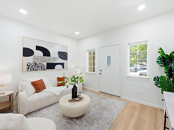 3rd image of 718 Bonita Ave
