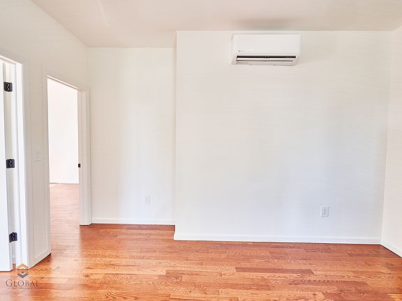 4th image of 9-03 35th Ave #2G