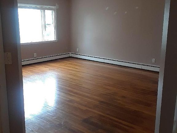 3rd image of 182 Stone Ave
