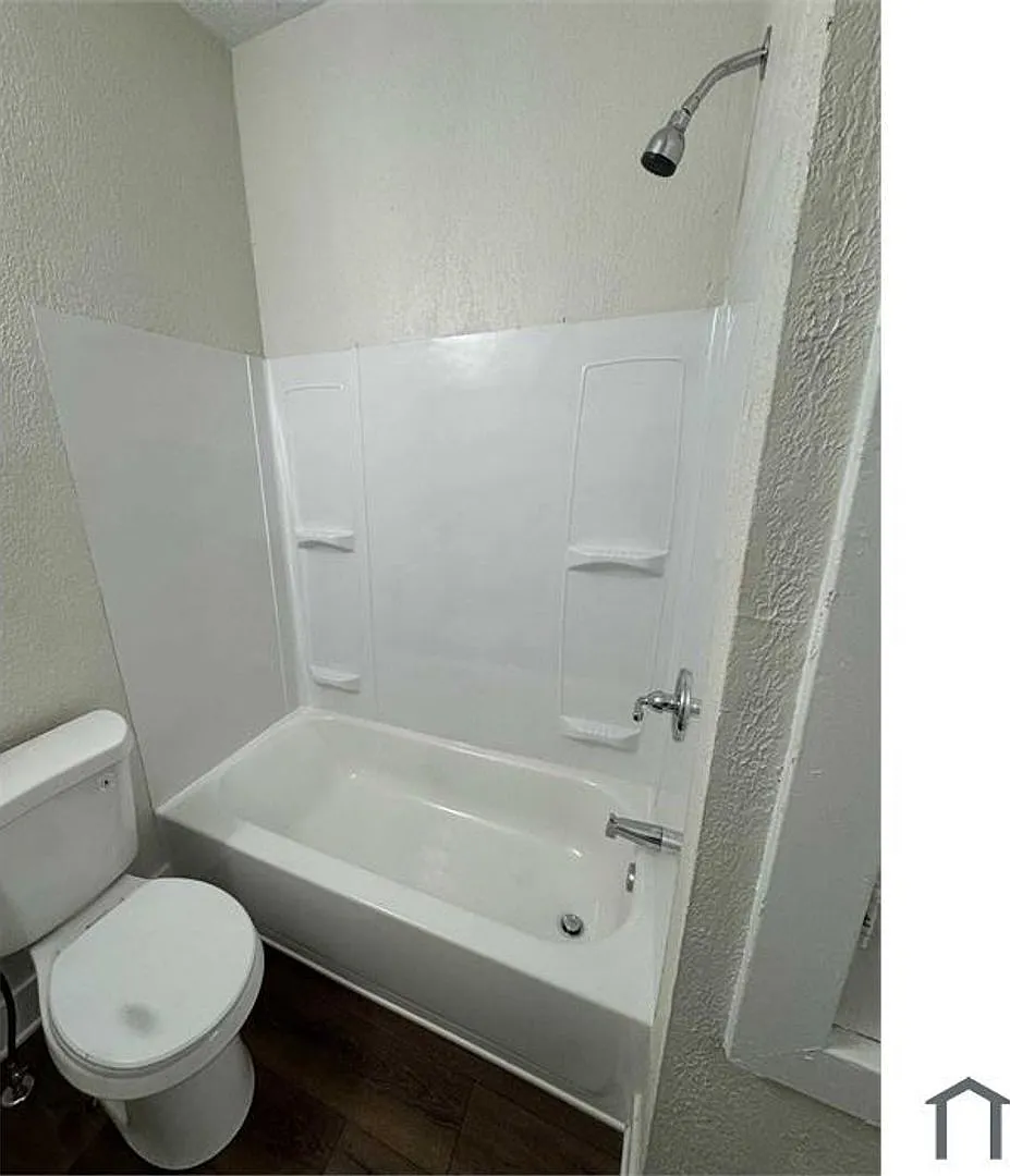 5 bed, 3006 sqft, $1,889 — Photo 3