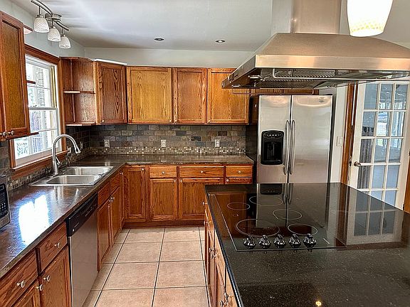 5th image of 513 General Gibson Dr