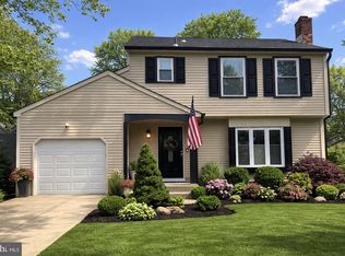 3 Evergreen Ln, Burlington, NJ 08016