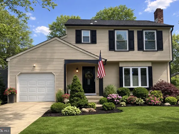 3 Evergreen Ln, Burlington, NJ 08016