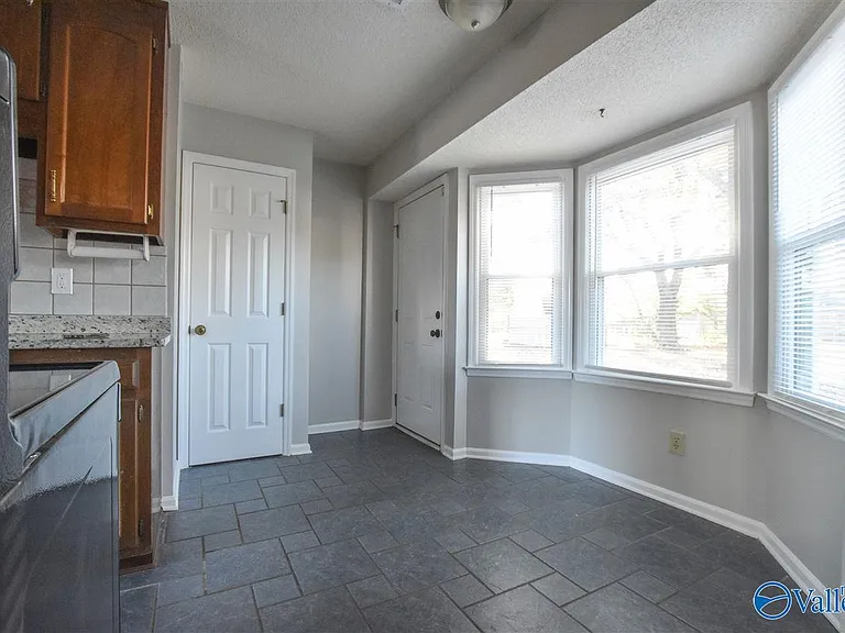 122 Lewis Ln — Photo 6
