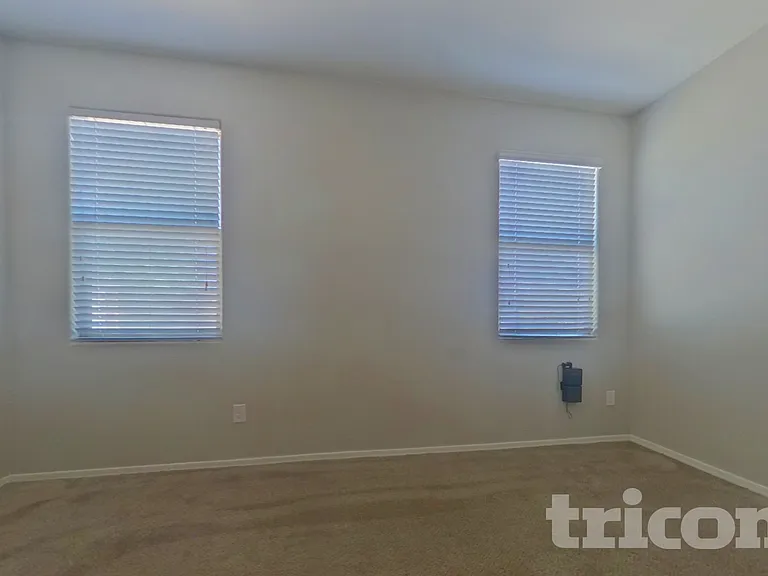 29300 W Clarendon Ave — Photo 6
