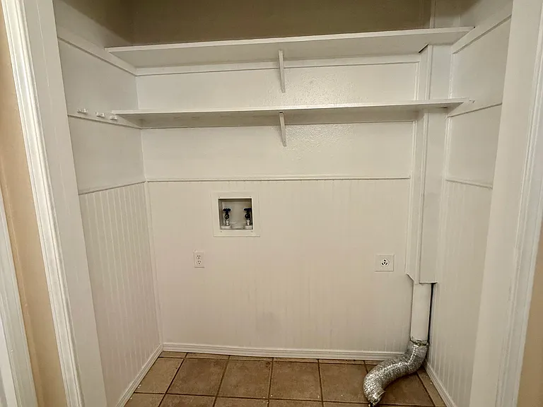 930 Century Dr — Photo 18