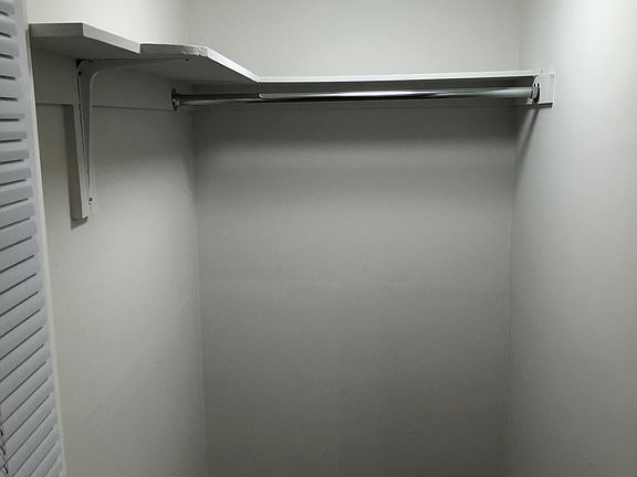 5th image of 2446 N Beachwood Dr #321670