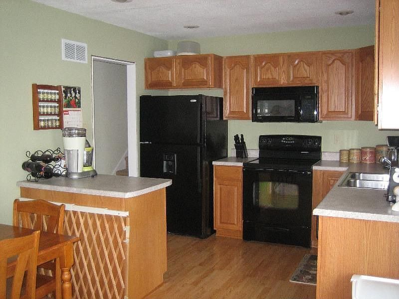 2nd image of 724 Wescott Ln