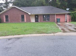 712 Edgewood Ct, Hinesville, GA 31313
