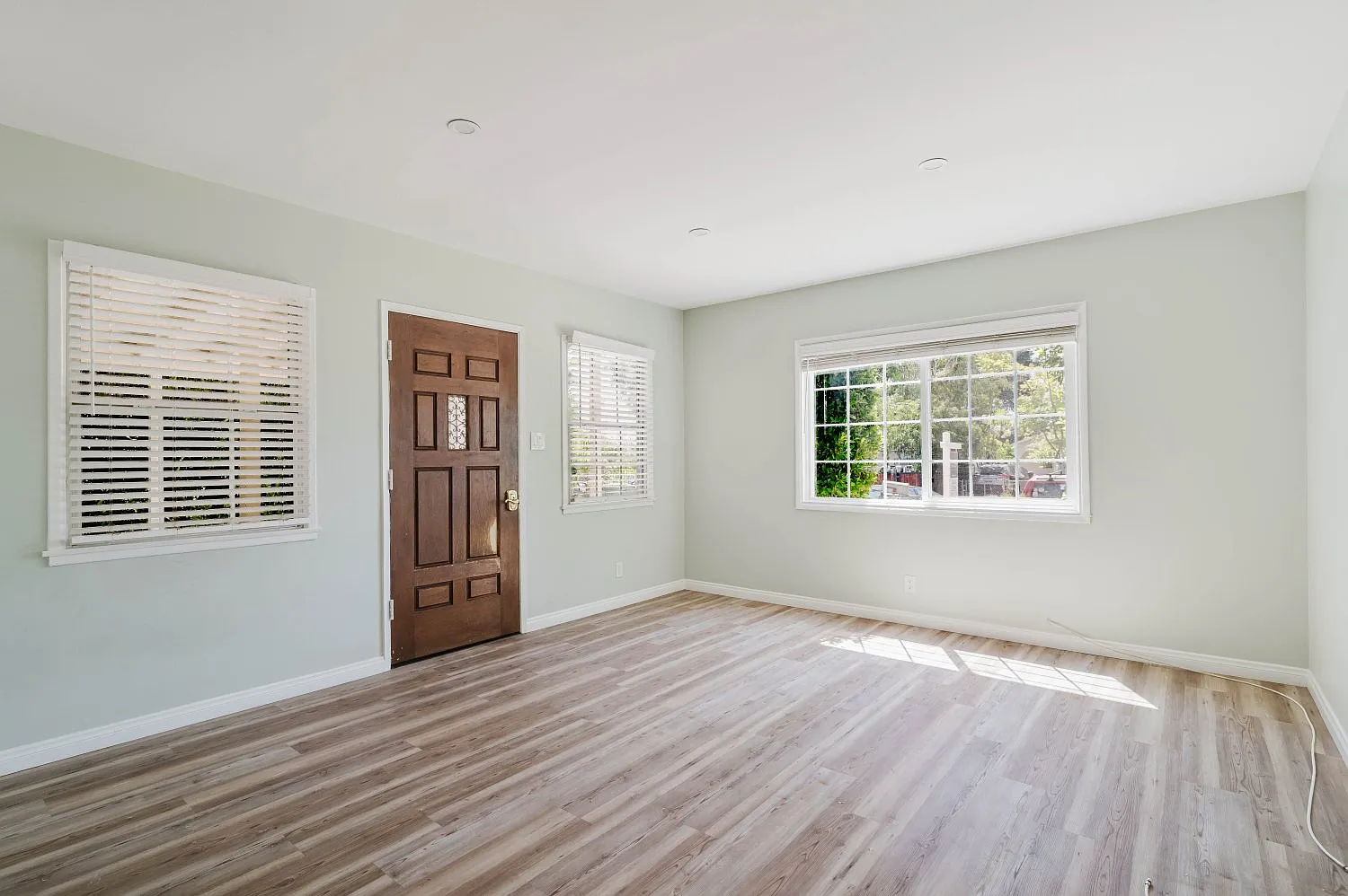 3 bed, 1068 sqft, $4,200 — Photo 4