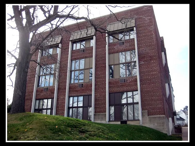 820 N Bridge St — Photo 1
