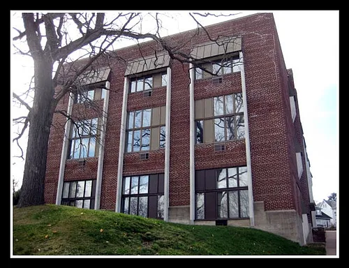 820 N Bridge St Photo 1