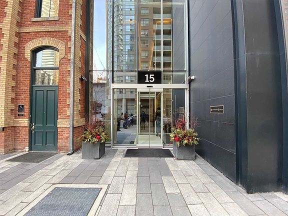 2nd image of 15 Grenville St #4703