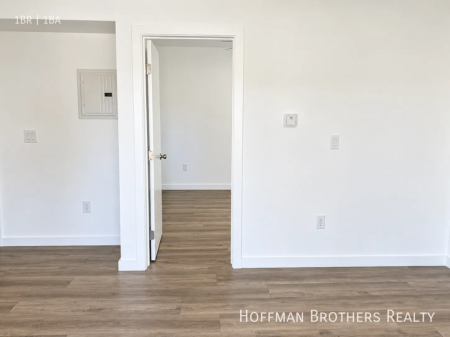 La City Section 8 Welcome! 1br With Stove, Fridge + Microwave, Water Included & No App Fee! — Photo 4