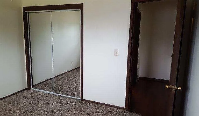1310 E Kilbourn Ave — Photo 7