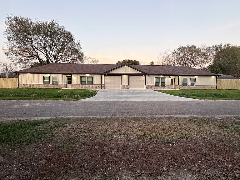 2308 Pickard Ave — Photo 1