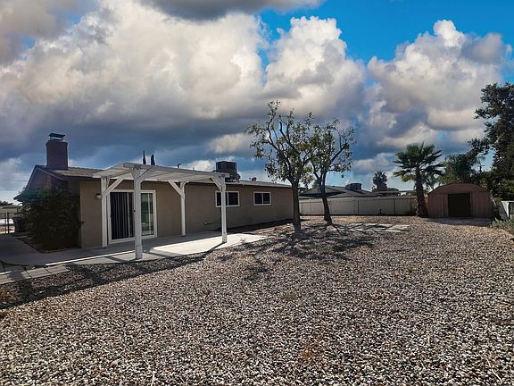 3rd image of 33932 Mariposa St