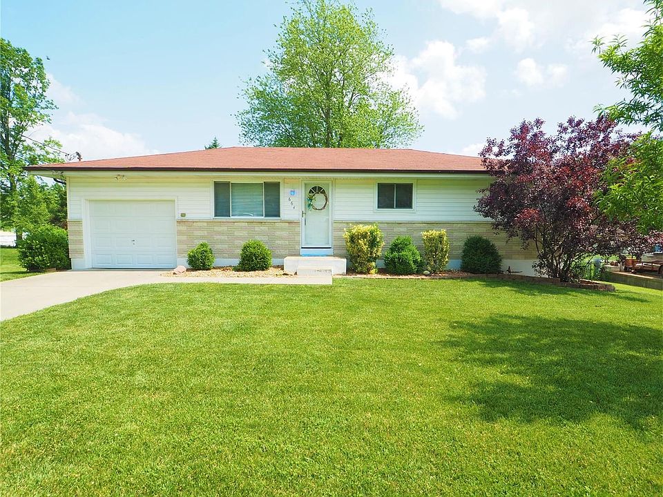 Welcome to 664 Sun Valley North!