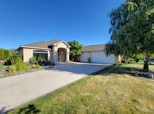 1200 W Canyon Lakes Dr, Kennewick, WA 99337