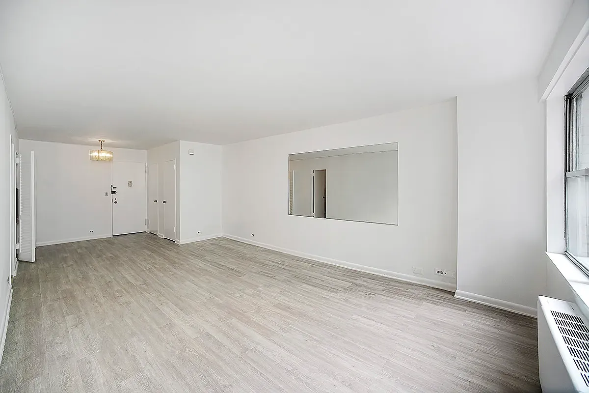 77 West 55th Street — Photo 2