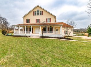 17805 Sterling Glen Ln, Chagrin Falls, OH 44023
