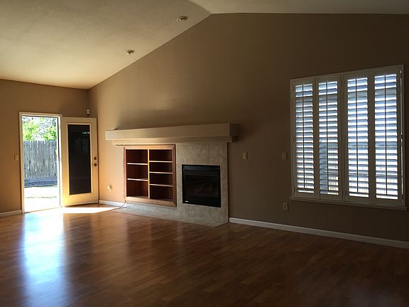 4th image of 9477 Pioneer Cir