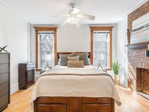 4th image of 546 40th St APT C