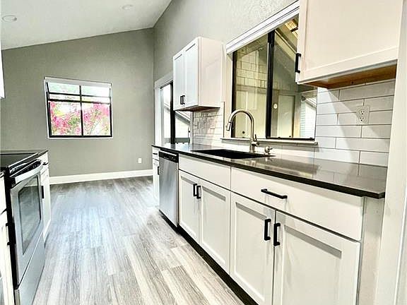 5th image of 7122 Wood Hollow Dr