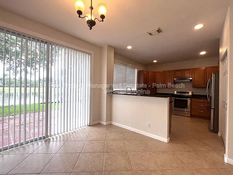 6786 Aliso Ave — Photo 8