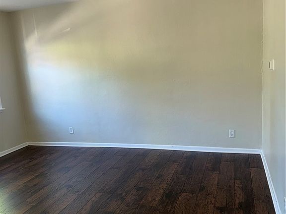 4th image of 51 Sterling St