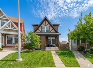 24 NW New Brighton Ct SE, Calgary, AB T2Z 0Y1
