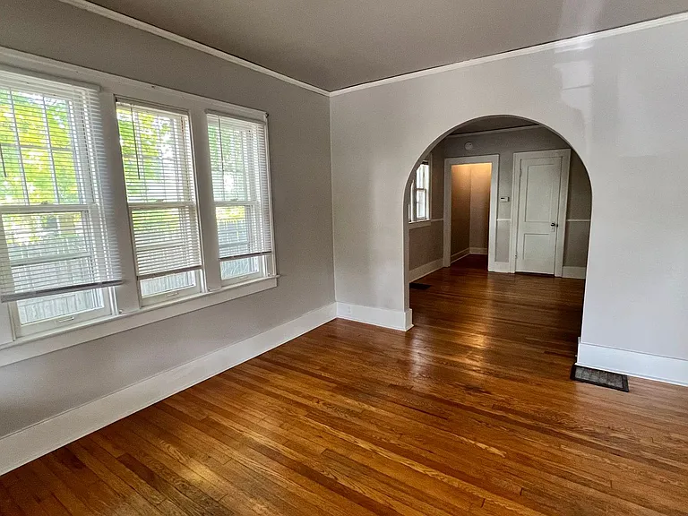 715 Barnett St NE — Photo 3