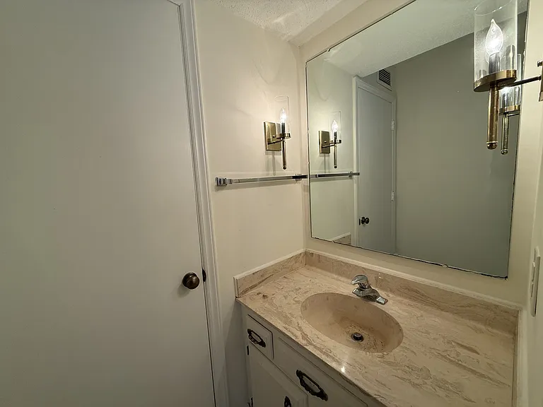 155 Beaufort Ct — Photo 11